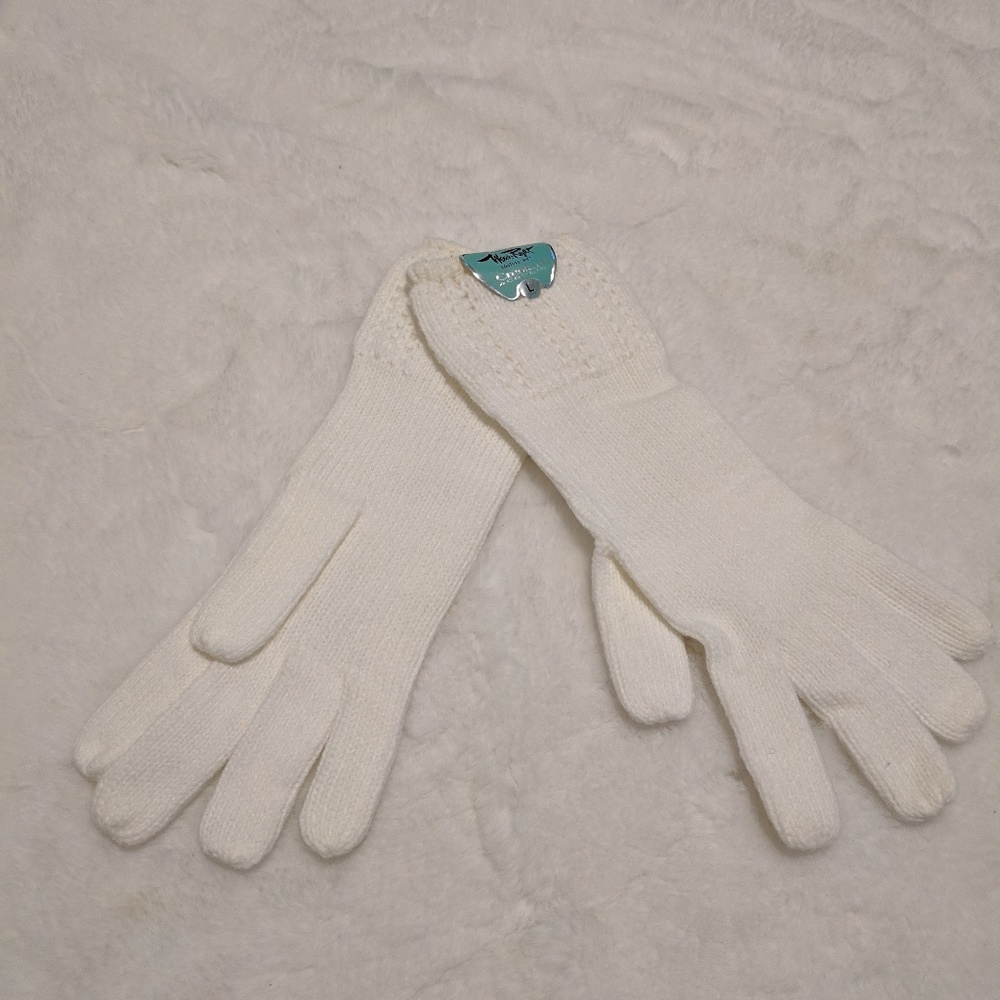 Vintage white knit gloves